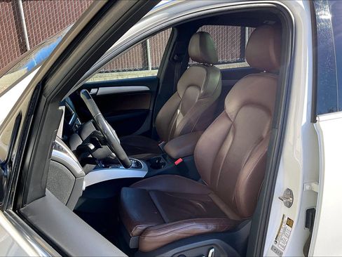 Used 2017 Audi Q5 2.0T Premium Plus w/ Technology Package image 24