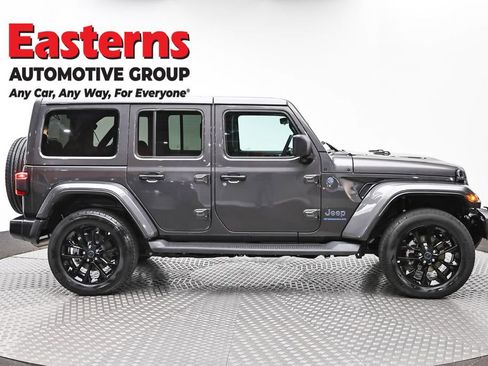 Used 2025 Jeep Wrangler Unlimited Sahara AWD/4WD image 4