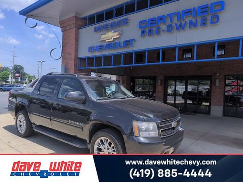 Used 2010 Chevrolet Avalanche LT RWD image 1