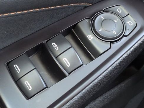 Used 2020 Chevrolet Traverse LT w/ LT Premium Package FWD image 24