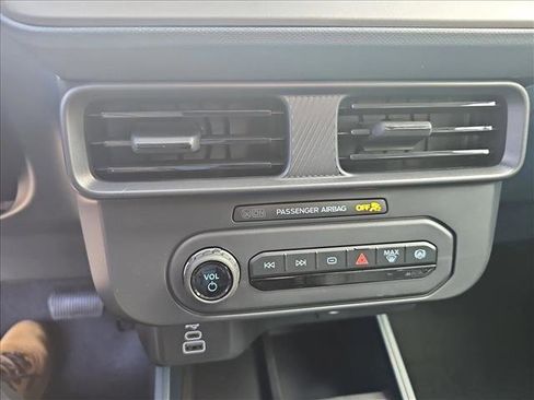 New 2026 Ford Maverick XL image 17