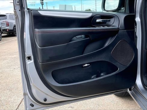 Used 2019 Dodge Grand Caravan GT image 27
