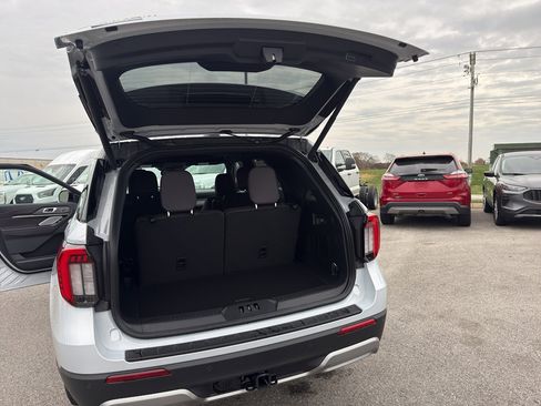 New 2026 Ford Explorer Platinum RWD image 18