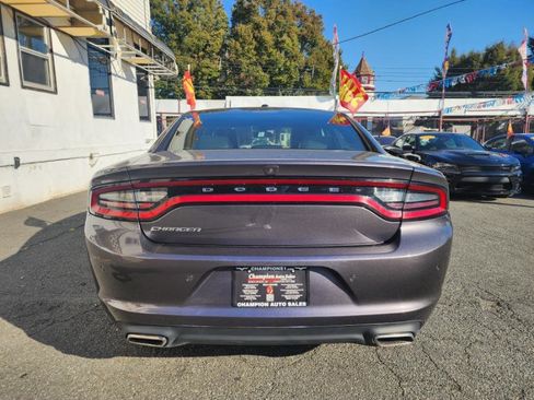 Used 2022 Dodge Charger SXT w/ Leather Interior Group image 3