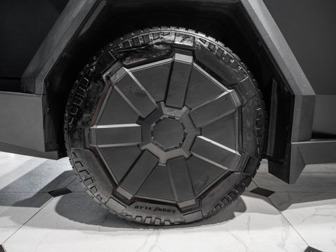 Used 2024 Tesla Cybertruck Cyberbeast AWD/4WD image 13