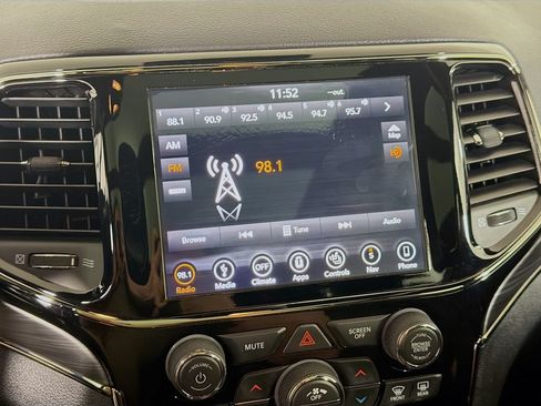 Used 2019 Jeep Grand Cherokee Limited X AWD/4WD image 16