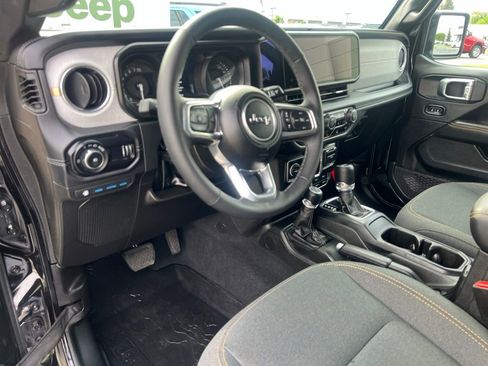 Used 2025 Jeep Wrangler Backcountry 4xe AWD/4WD image 27