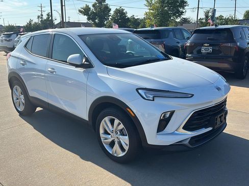 Used 2025 Buick Encore GX Preferred FWD image 1