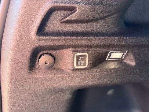 Used 2024 Jeep Grand Cherokee L Altitude AWD/4WD image 25