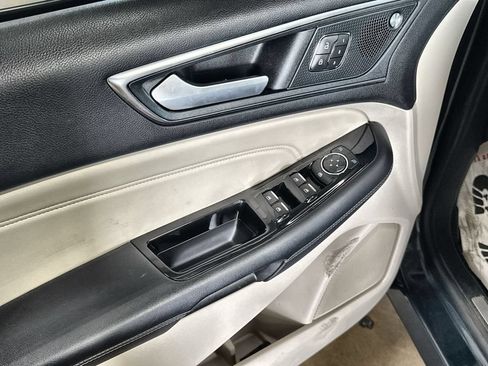 Used 2019 Ford Edge Titanium AWD/4WD image 14