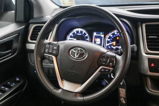 Certified 2019 Toyota Highlander Plus FWD image 14