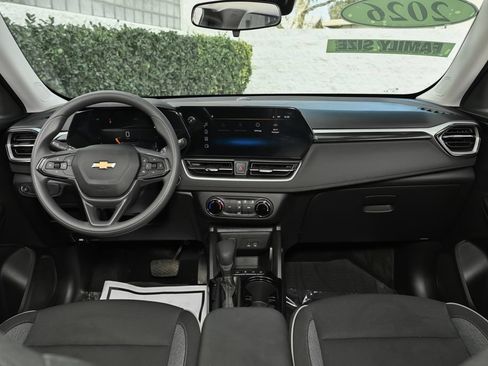 Used 2026 Chevrolet Trax LT w/ LPO, Blackout Package FWD image 21