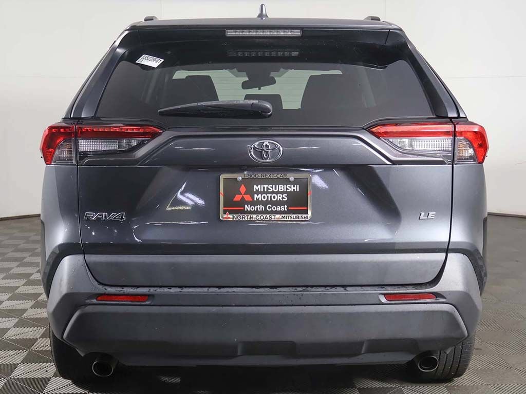Used 2020 Toyota RAV4 LE FWD image 9