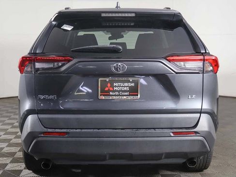 Used 2020 Toyota RAV4 LE FWD image 9