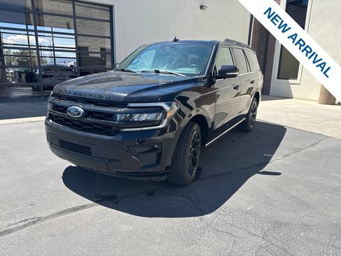 Used 2024 Ford Expedition Limited AWD/4WD image 3