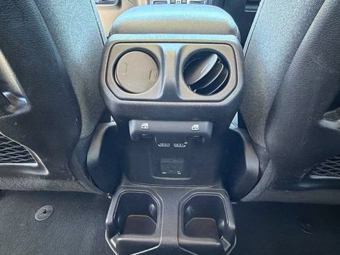 Used 2025 Jeep Wrangler Unlimited Rubicon AWD/4WD image 25