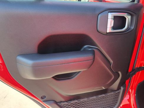 Used 2024 Jeep Gladiator Rubicon w/ Convenience Group image 13