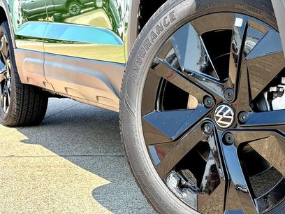 New 2025 Volkswagen Taos SE