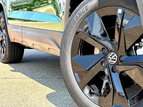 New 2025 Volkswagen Taos SE image 2