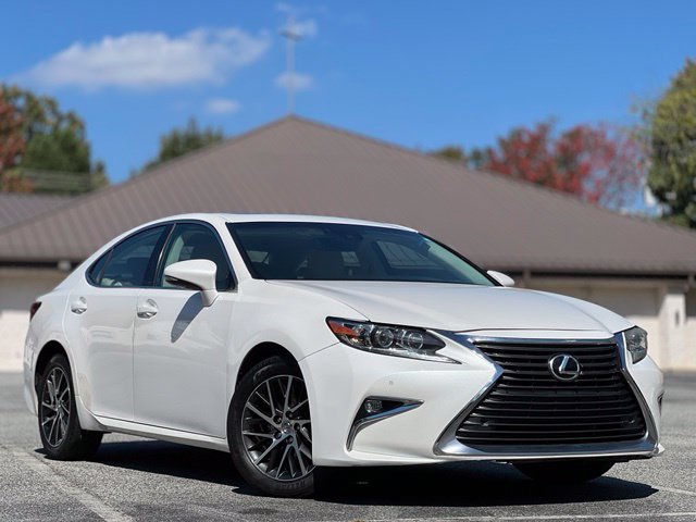 Used 2016 Lexus ES 350 w/ Luxury Package w/Wood Trim FWD image 3