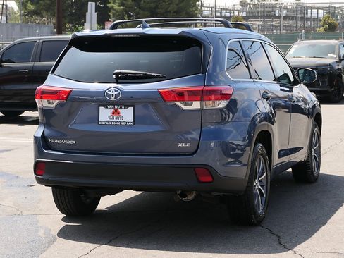 Used 2018 Toyota Highlander XLE FWD image 3