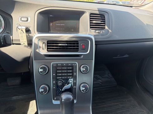 Used 2012 Volvo S60 T5 w/ Climate Pkg FWD image 11