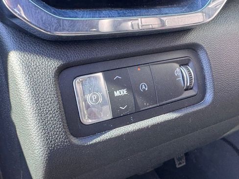 Used 2024 GMC Acadia Elevation image 13