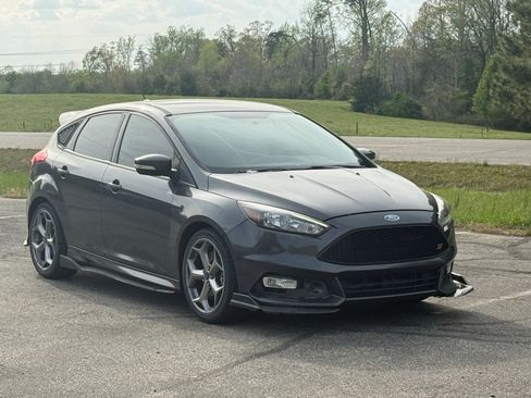 Used 2017 Ford Focus ST image 1
