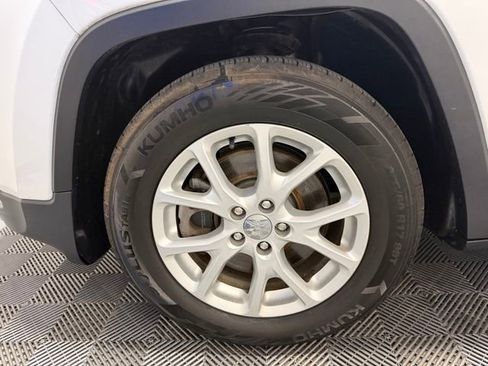 Used 2015 Jeep Cherokee Latitude w/ Cold Weather Group FWD image 43