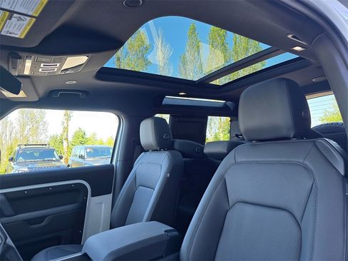 New 2025 Land Rover Defender 90 X-Dynamic SE image 22