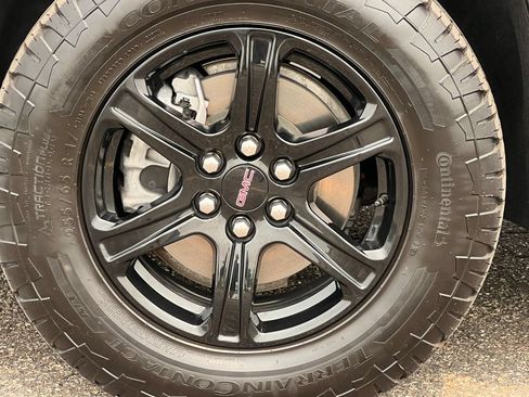 Used 2023 GMC Acadia AT4 w/ Technology Package AWD/4WD image 8