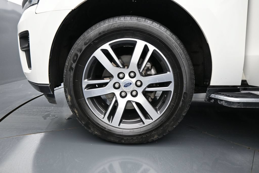 Used 2023 Ford Expedition XLT AWD/4WD image 32