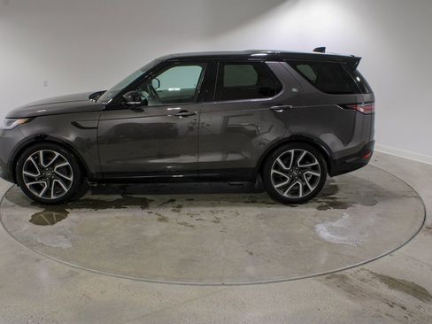 Used 2025 Land Rover Discovery Dynamic SE image 2