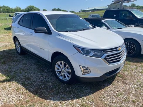 Used 2019 Chevrolet Equinox LS FWD image 2
