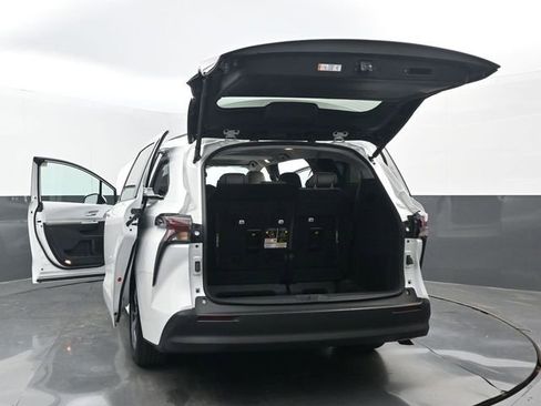 Used 2025 Toyota Sienna XLE w/ XLE Plus Package image 36