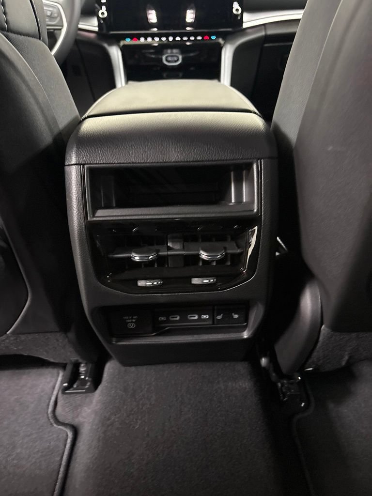 Used 2026 Jeep Grand Cherokee Limited AWD/4WD image 21