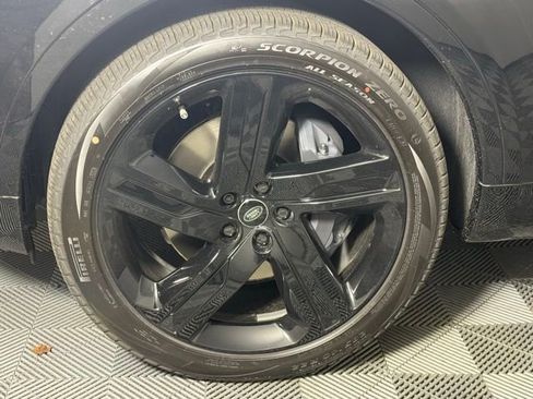 New 2026 Land Rover Discovery Limited Edition image 12