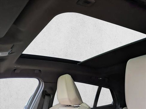 Used 2025 BMW X2 xDrive28i w/ Premium Package image 15