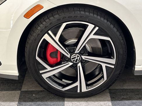 Used 2024 Volkswagen GTI SE FWD image 17