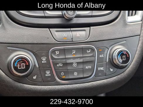 Used 2022 Chevrolet Malibu LT FWD image 22