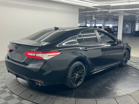Used 2020 Toyota Camry SE w/ Carpet Mat Package FWD image 5