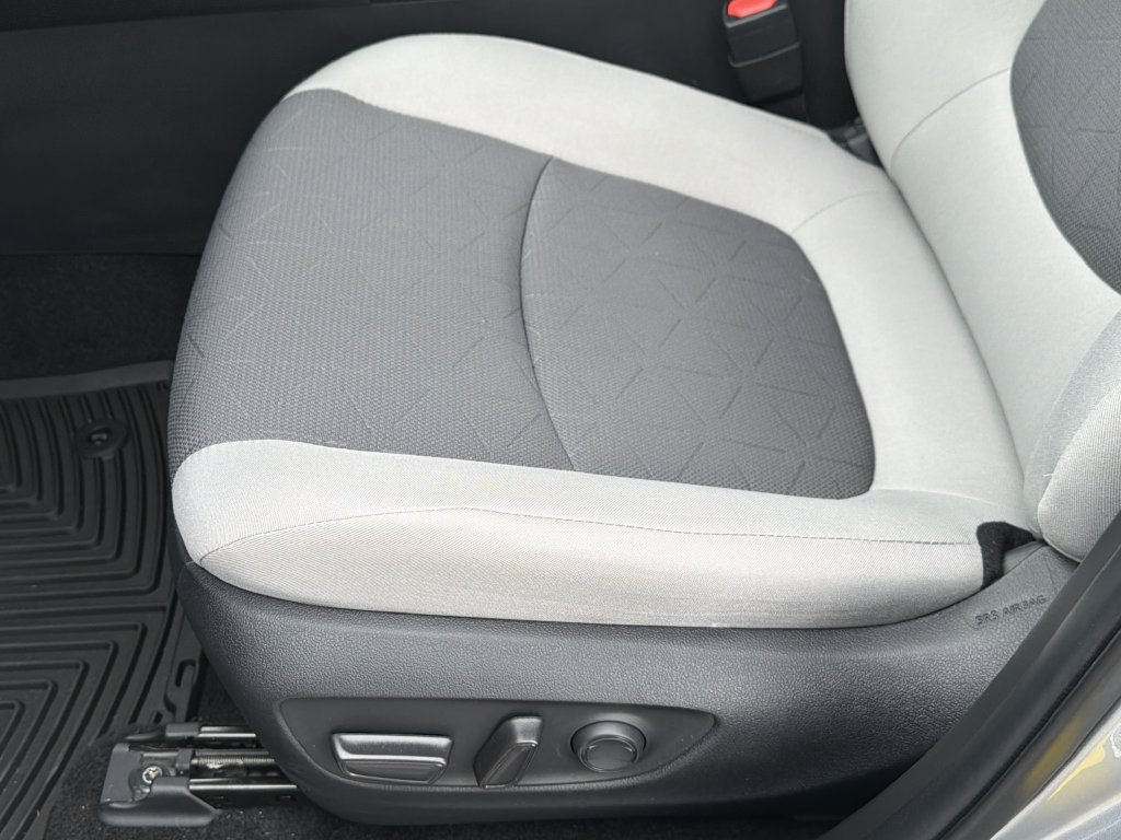 Used 2022 Toyota RAV4 XLE w/ Convenience Package FWD image 34