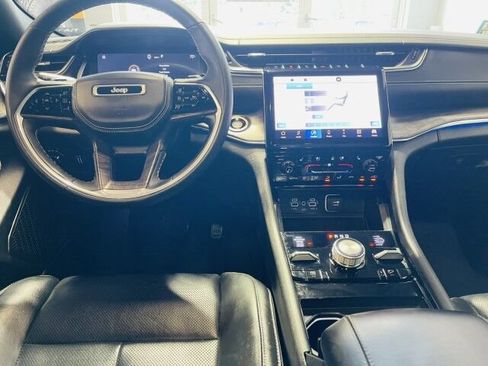 Used 2023 Jeep Grand Cherokee Overland w/ Luxury Tech Group IV AWD/4WD image 16