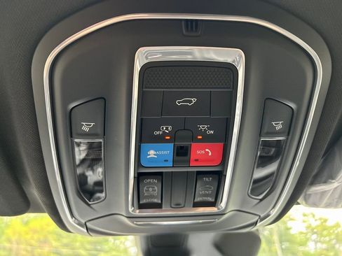 New 2025 Jeep Grand Cherokee Altitude image 17