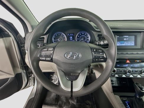 Used 2020 Hyundai Elantra SE w/ Cargo Package (C1) image 13
