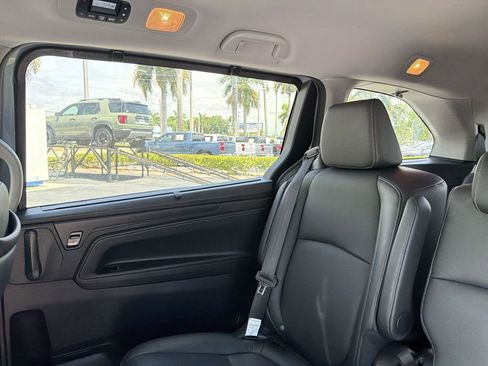 Used 2024 Honda Odyssey Touring image 11