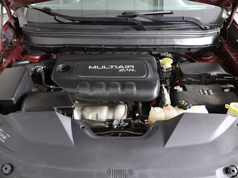 Used 2019 Jeep Cherokee Latitude Plus w/ Cold Weather Group image 17