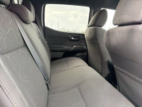 Used 2017 Toyota Tacoma TRD Sport image 30