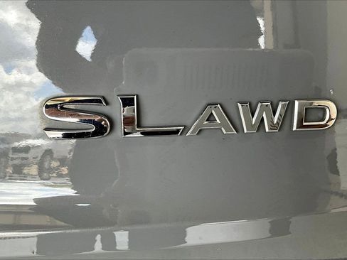 Used 2023 Nissan Rogue SL w/ SL Premium Package image 9