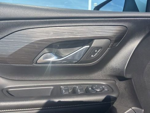 Used 2024 GMC Terrain SLE image 11